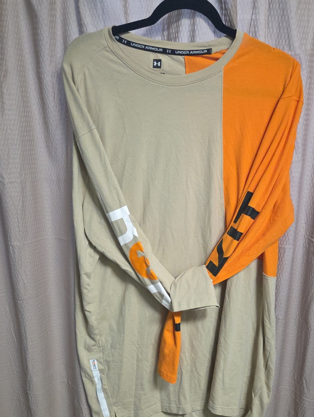 Under Armour Men’s Beige and Orange Colorblock Long Sleeve Shirt SIZE XL